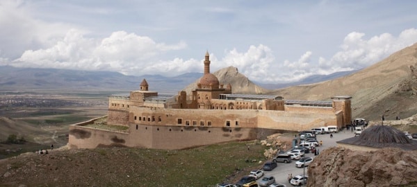 قصر إسحاق باشا في مدينة أغرى
