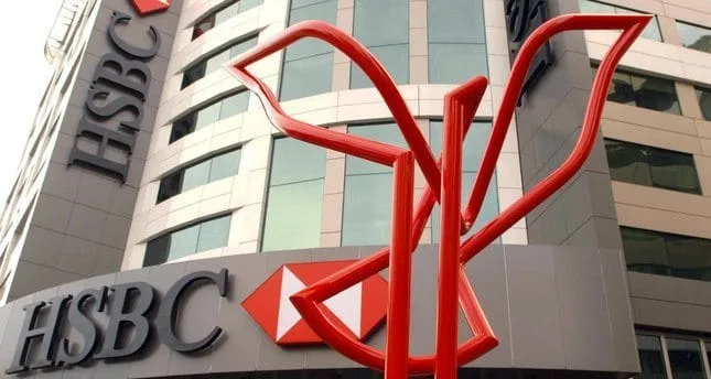 HSBC BANK'IN BARIS VE DOSTLUK HEYKELI ESENTEPE BINALARININ ONUNE YERLESTIRILDI. (ANADOLU AJANSI) (20071117)