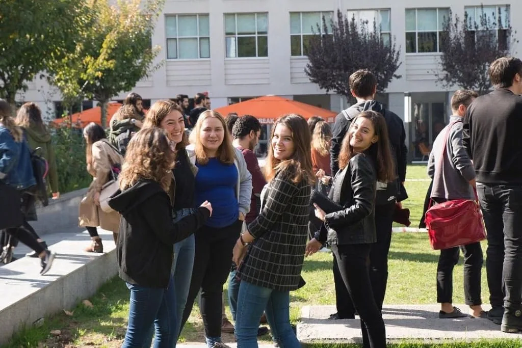 <img style="display: block;-webkit-user-select: none;margin: auto;cursor: zoom-in;background-color: hsl(0, 0%, 90%);transition: background-color 300ms;" data-src="https://oktamam.com/wp-content/uploads/2019/06/44375934_320514325445213_181016251225805942_n-1024x683.jpg" width="811" height="540">