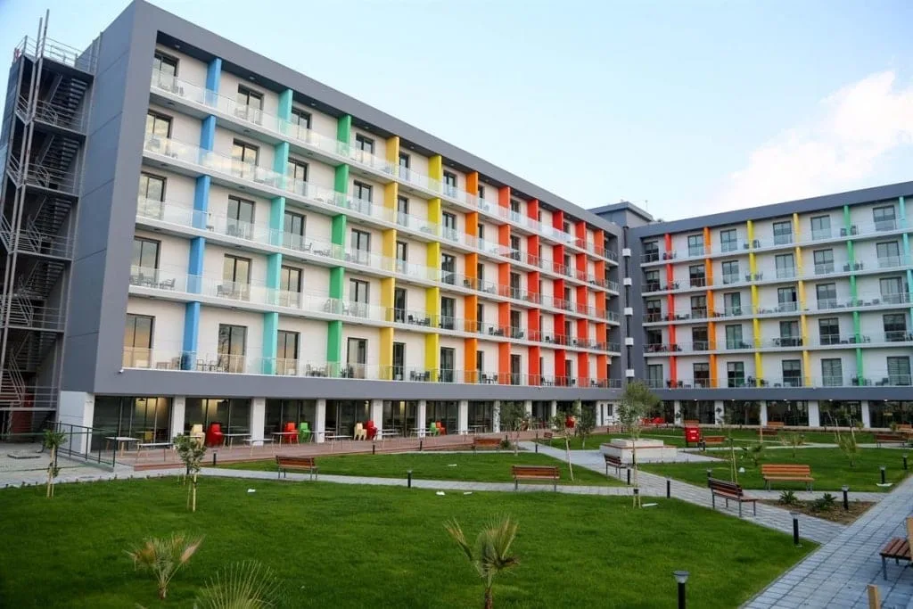 مباني جامعة شرق البحر المتوسط