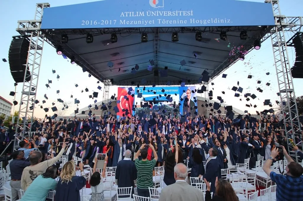 احتفالية طلاب جامعة آتيليم