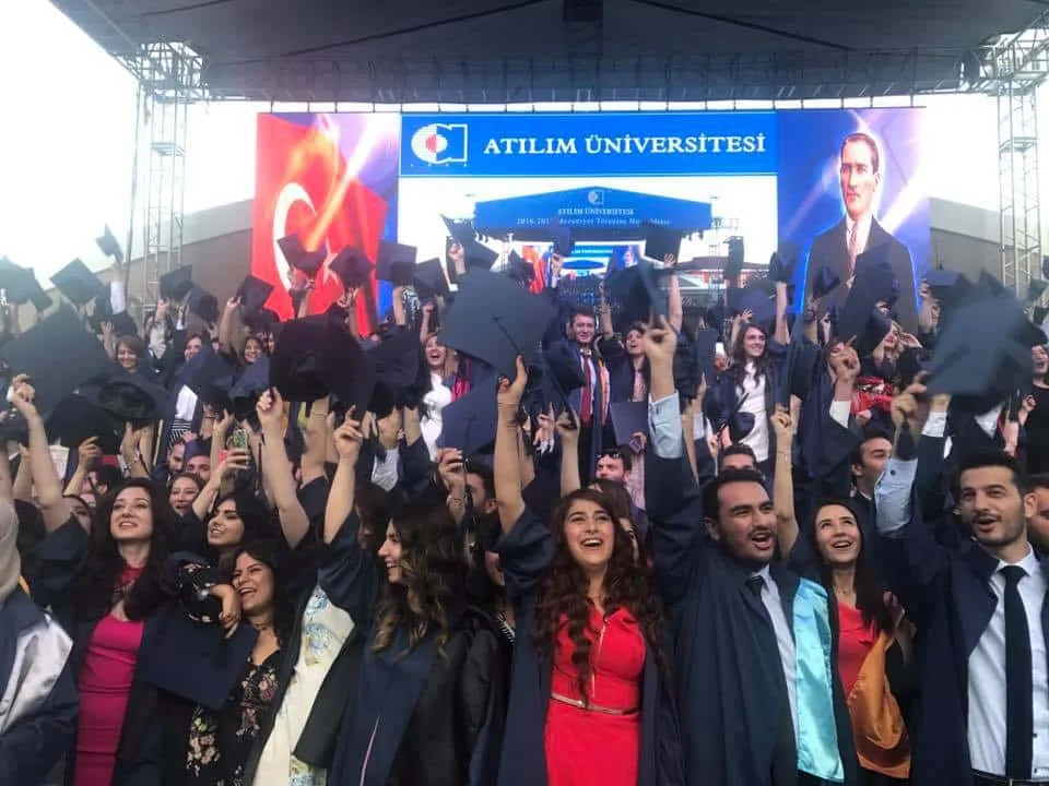 طلاب جامعة آتيليم