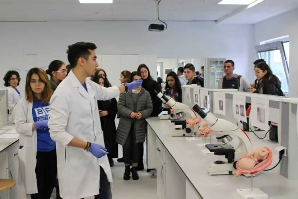 معمل طب جامعة بهتشه شهير باتومي 