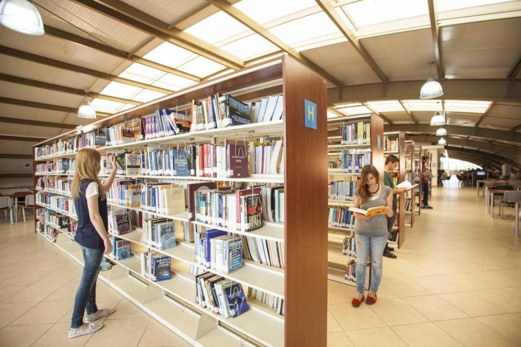 مكتبة جامعة اسطنبول آريل 2
