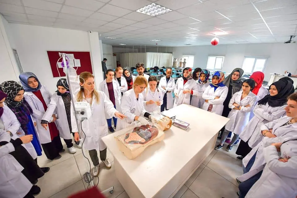 جامعة صباح الدين زعيم 3