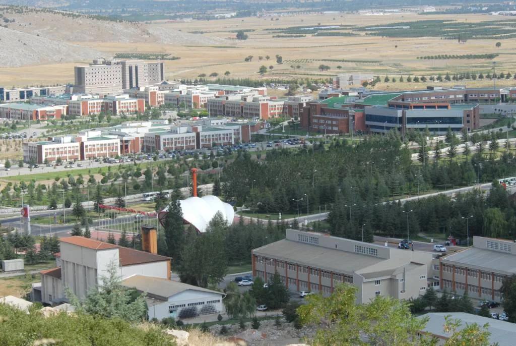 جامعة سليمان دميرال 3