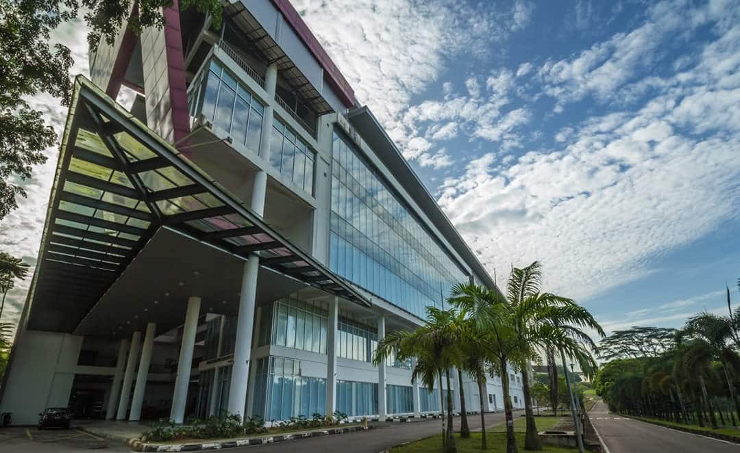 كلية الهندسة الكهربائية - جامعة التكنولوجيا في ماليزيا