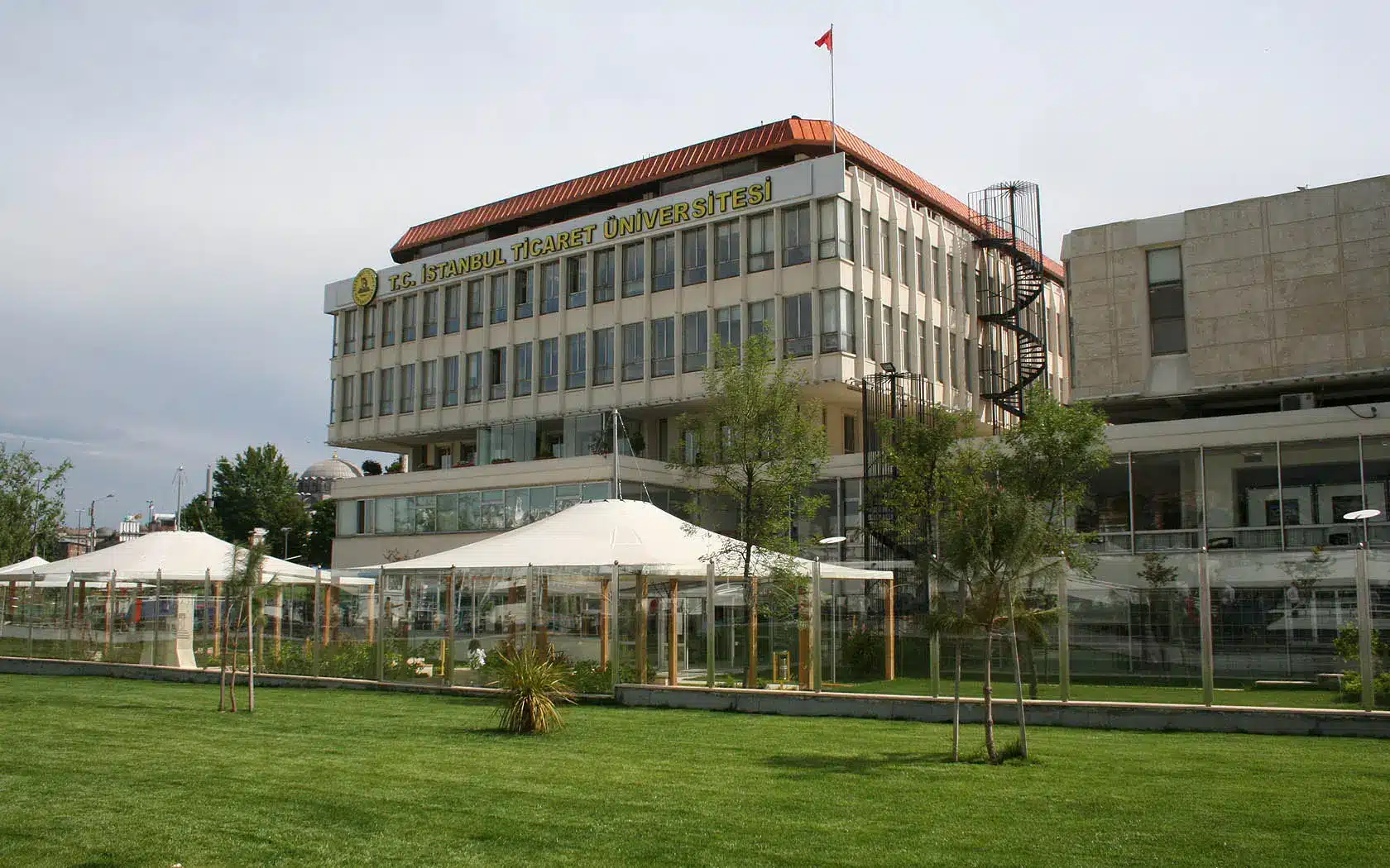 جامعة اسطنبول التجارية