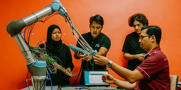 طلاب جامعة التكنولوجيا في ماليزيا