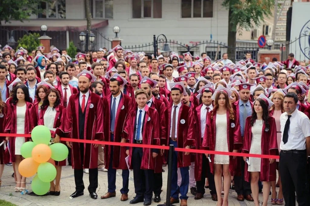 طلاب جامعة اسطنبول أيدن