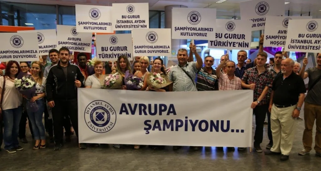 طلاب جامعة اسطنبول أيدن 2