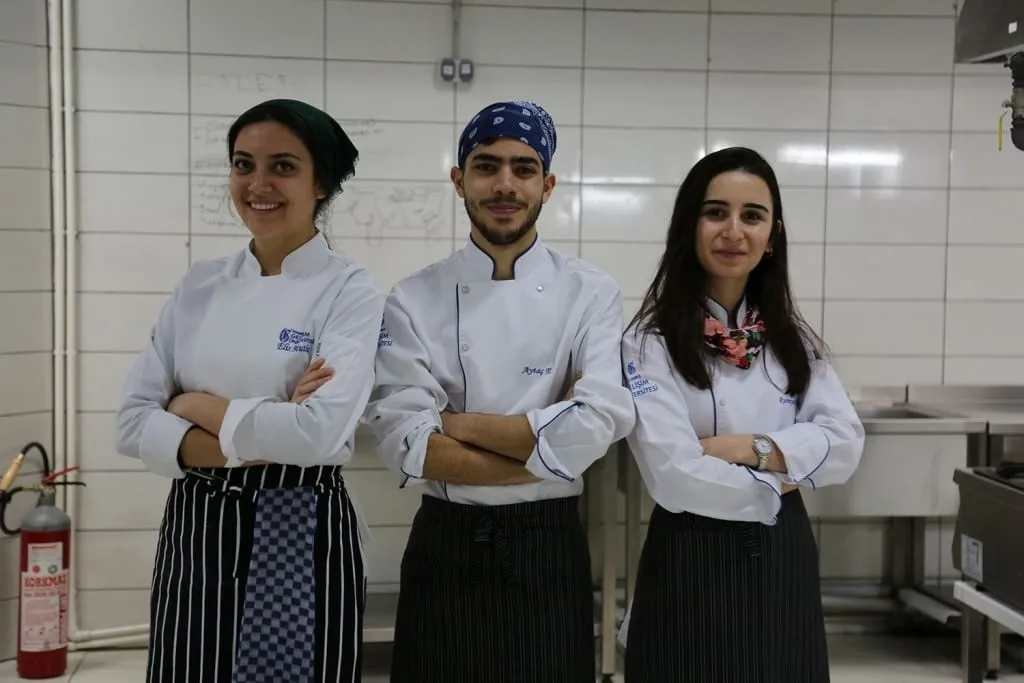 طلاب جامعة اسطنبول جيليشيم