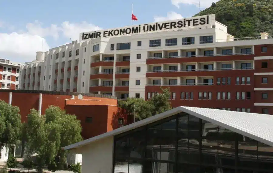 مباني جامعة إزمير الاقتصادية
