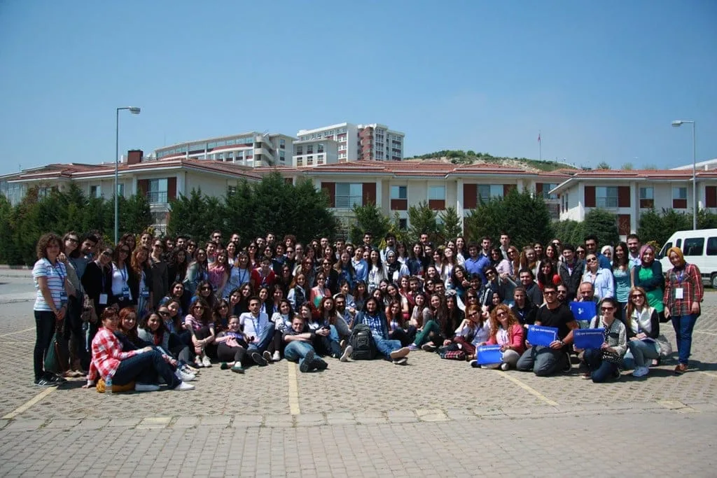 طلاب جامعة ايشك 1