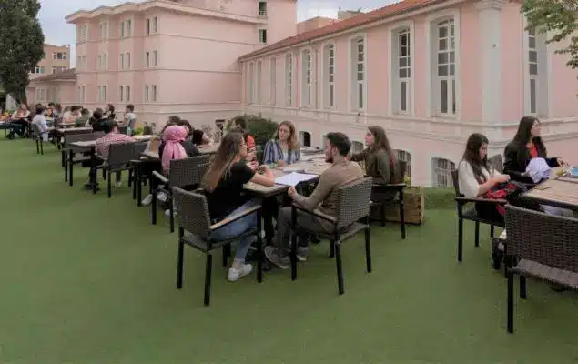 Istanbul Kent University cafeteria