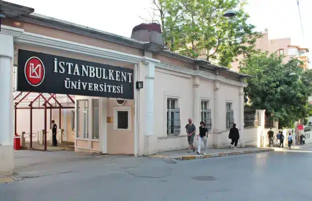 مدخل جامعة اسطنبول كينت