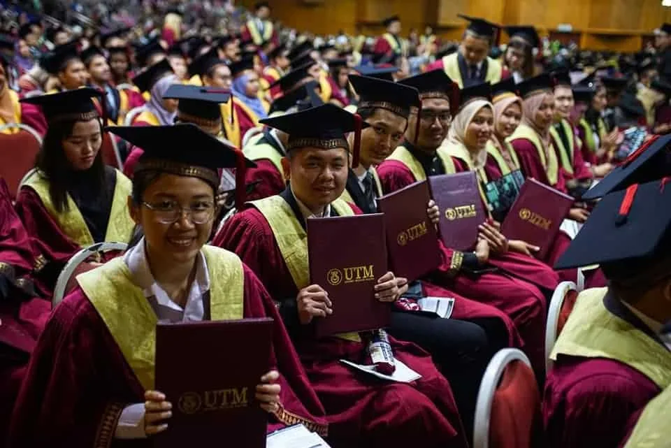 حفل تخرج طلاب جامعة التكنولوجيا في ماليزيا