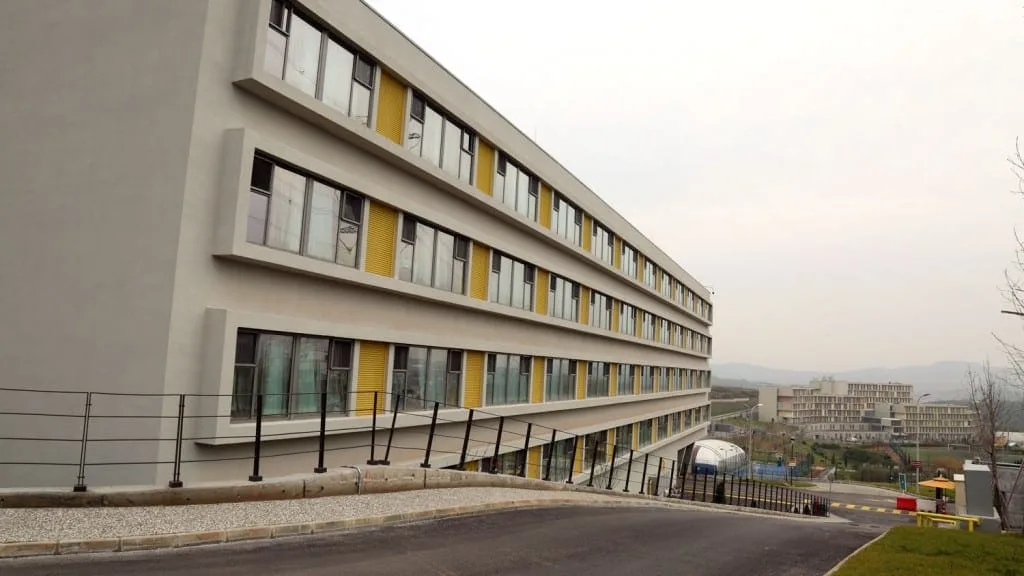 مدخل جامعة اوزيجين