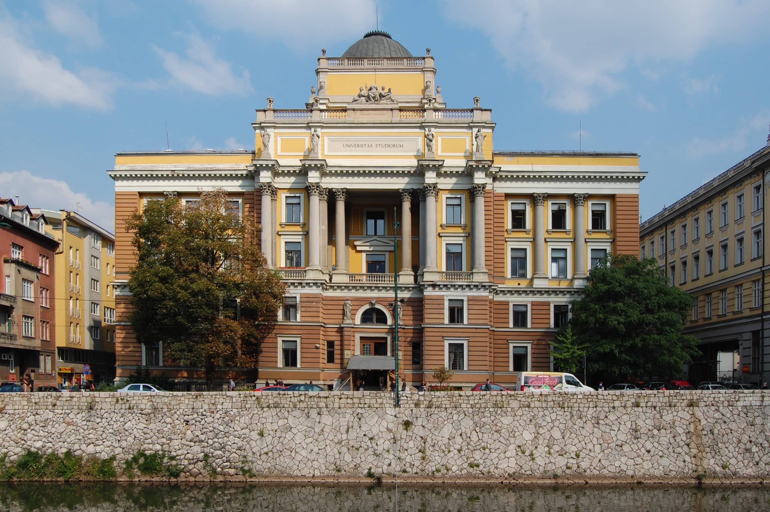 جامعة سراييفو