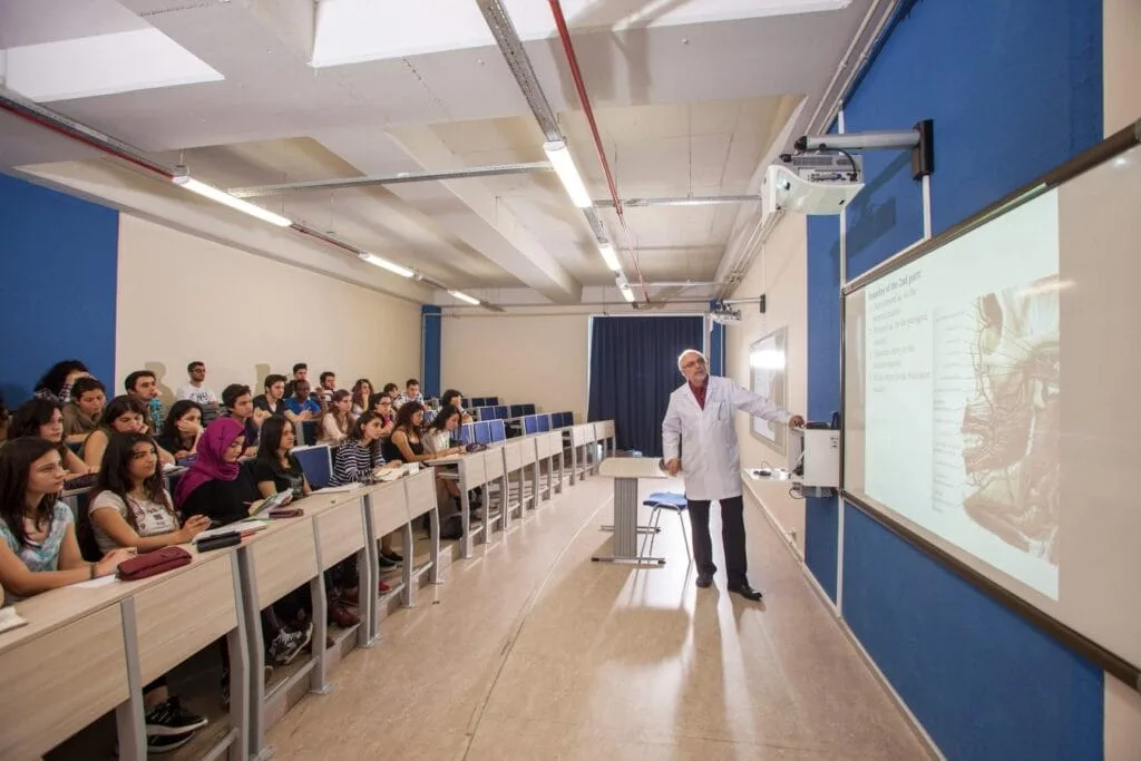كلية الطب في جامعة اسطنبول أوكان - قاعة محاضرات