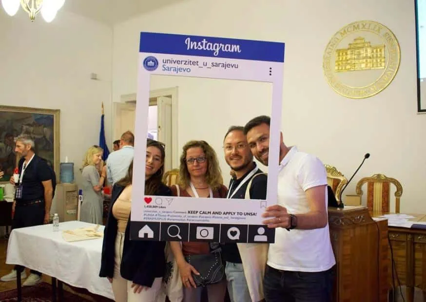 طلاب جامعة سراييفو 1