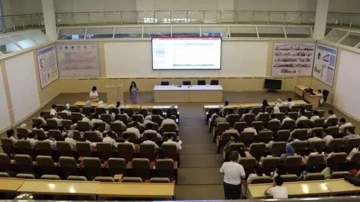 قاعة دراسية في فرع أورجينتش لأكاديمية طشقند الطبية
