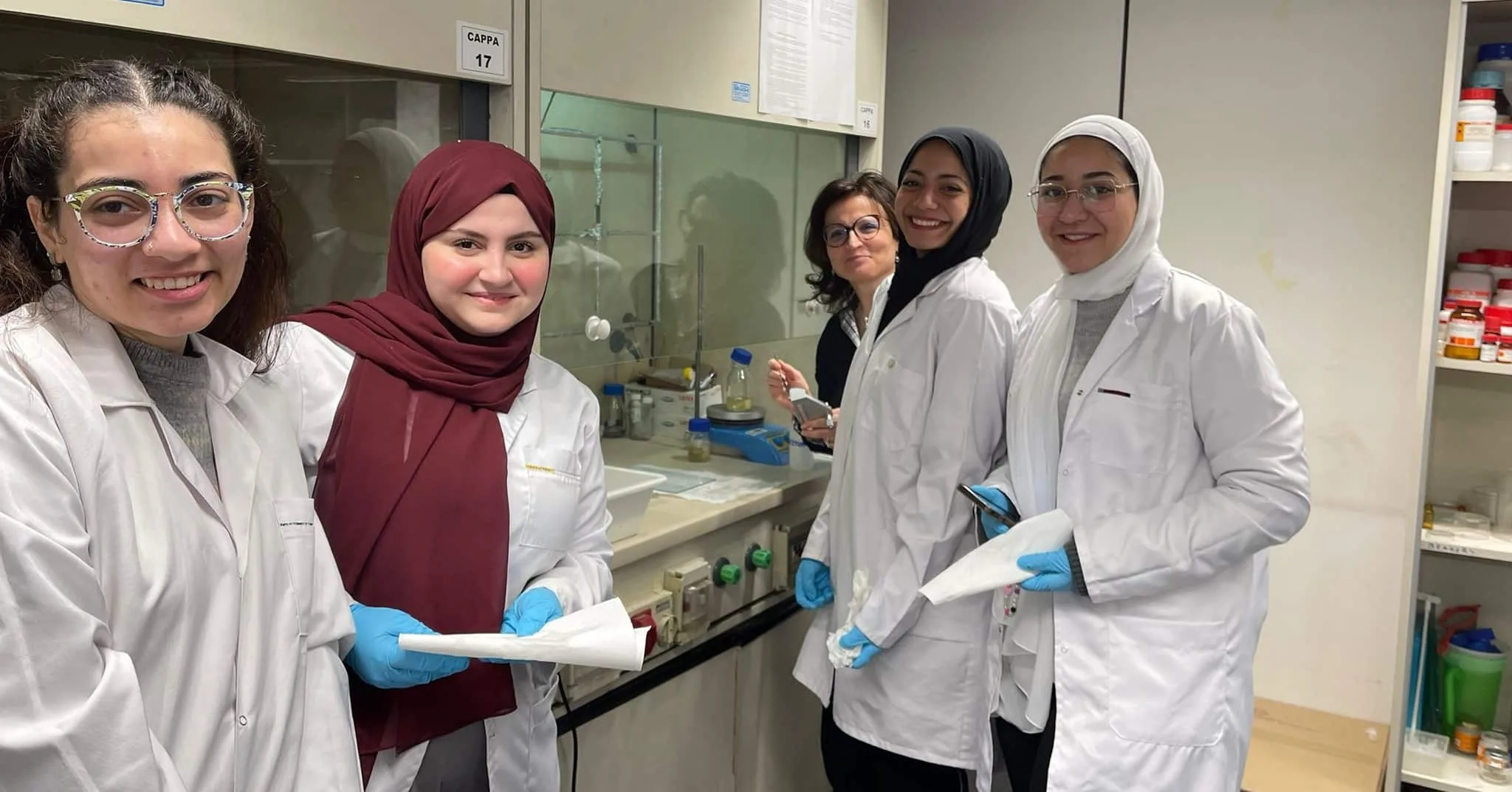 طلاب طب - جامعة الجلالة