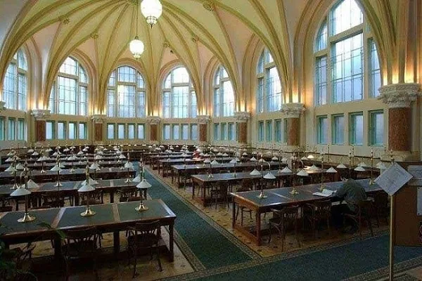 جامعة بودابست متروبوليتان METU 3