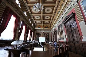 جامعة بودابست للاقتصاد 5